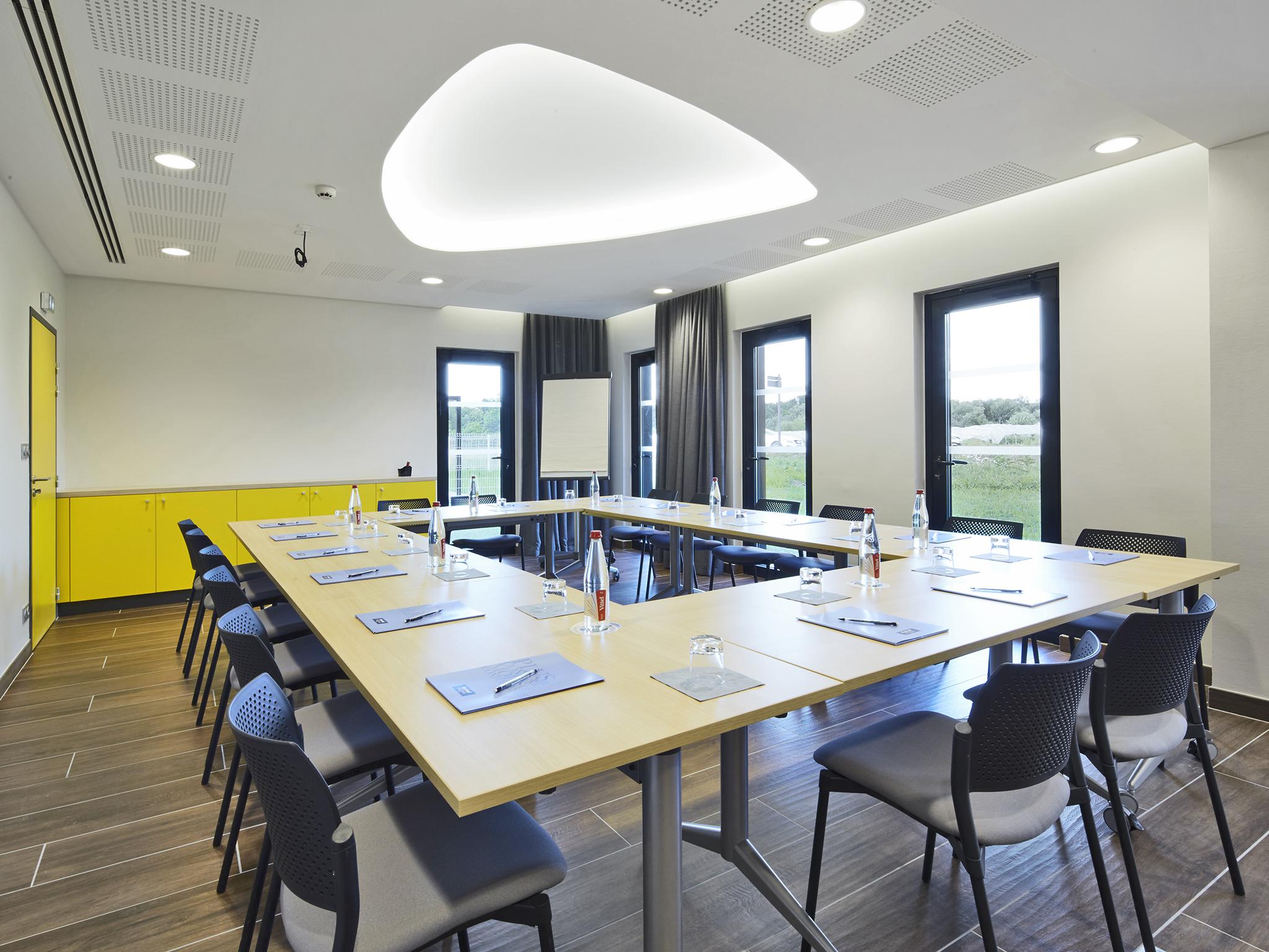 Kyriad Prestige Pau - Palais Des Sports Eksteriør billede